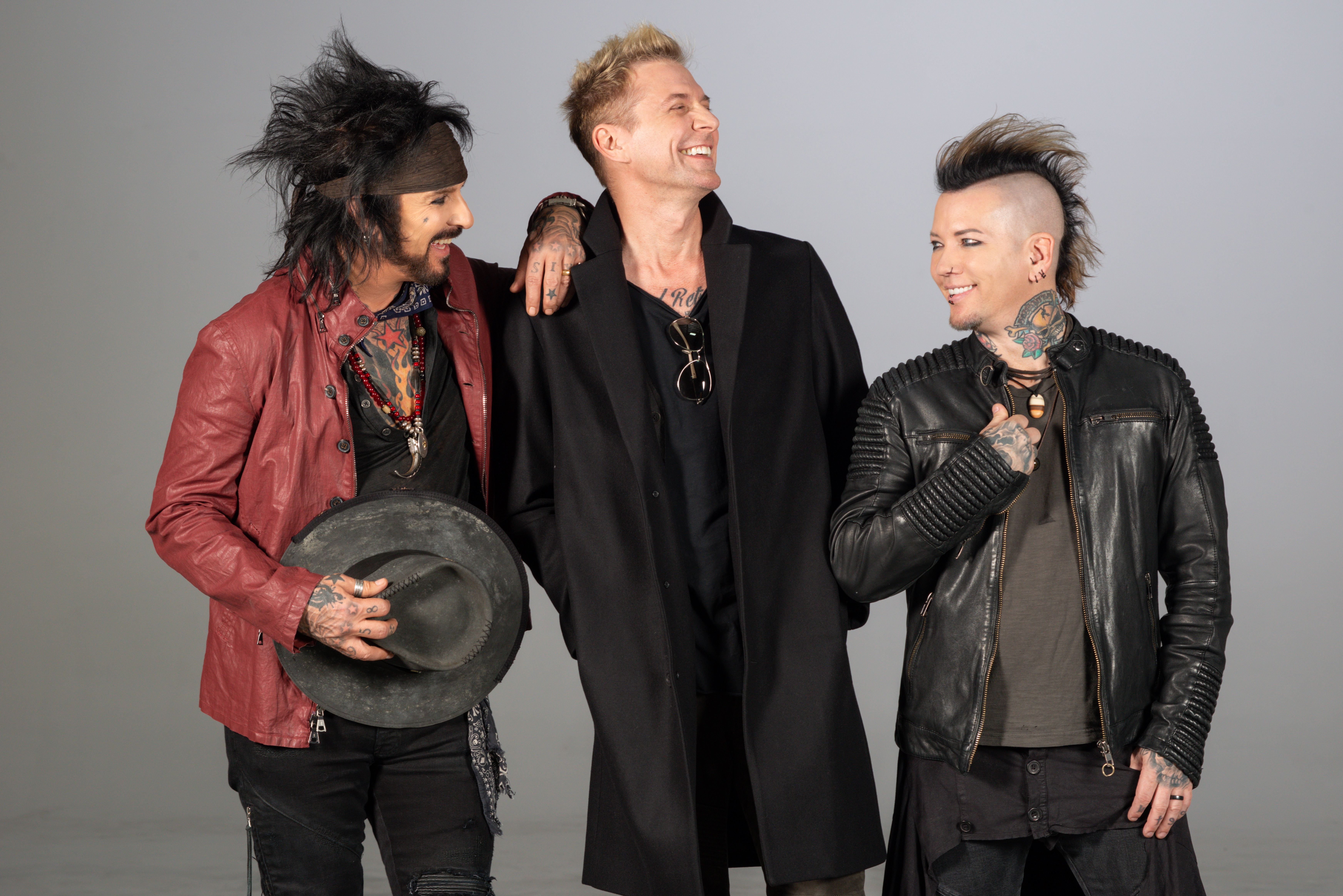 4 новые песни. Sixx:a.m. - Hits (2021). James Michael of Sixx:a.m.. Sixx a.m Skin.