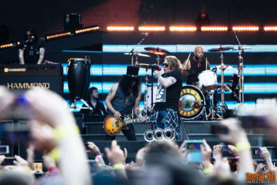 Konzertfoto von Slash und Axl Rose bei der Guns N' Roses - Not In This Lifetime Tour 2018