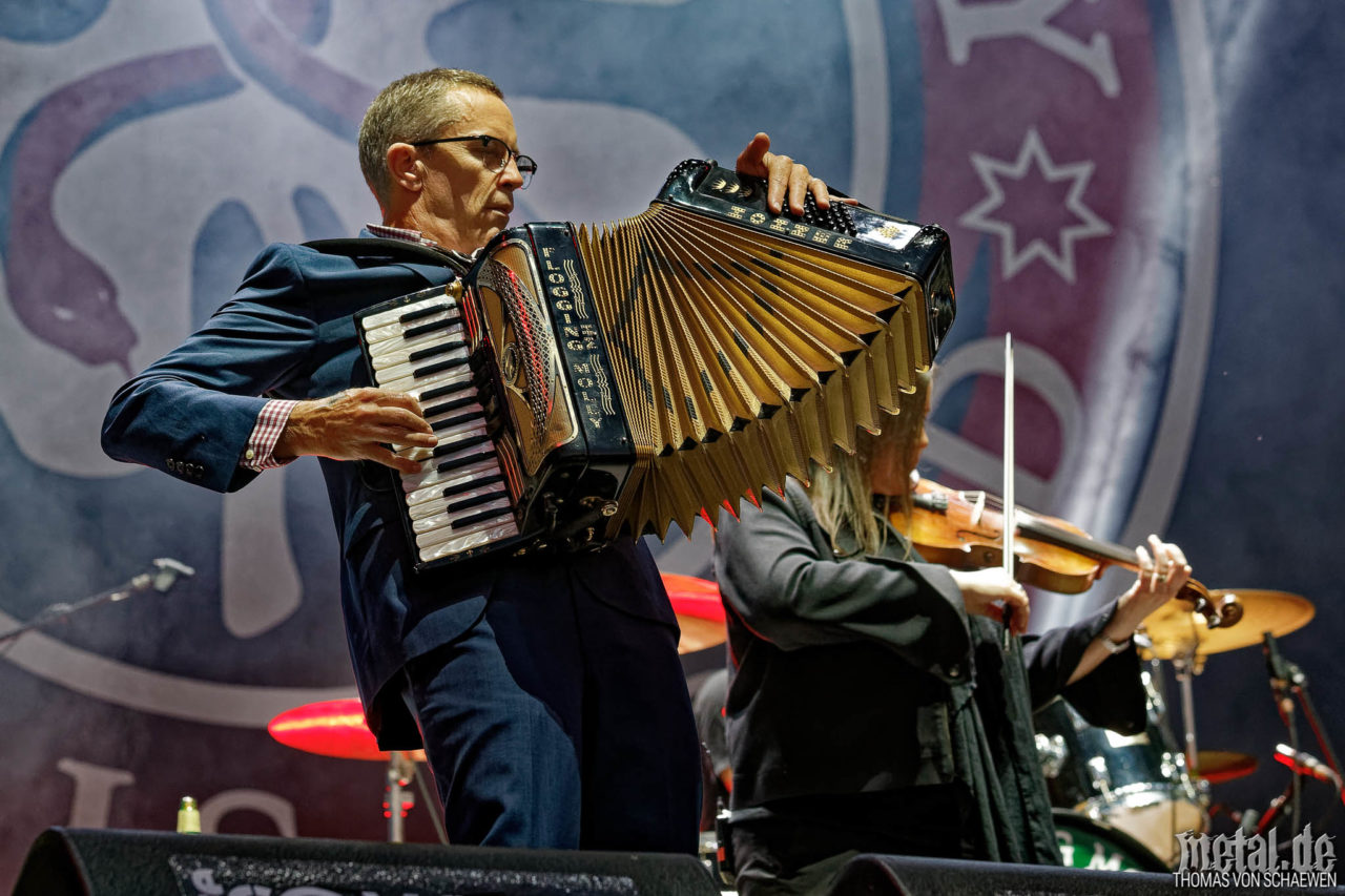 Flogging Molly - "Life Is Good" - Folk-Punk auf metal.de