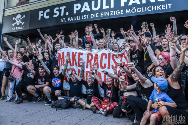 Konzertfotos von ZSK beim Gratiskonzert im FC St.Pauli Fanshop in Hamburg